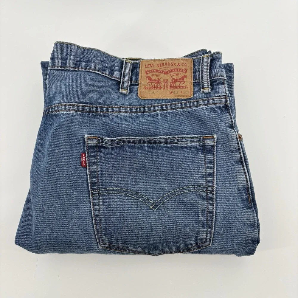 Levi's 550 Jeans Men's 42x32 (Fits 40x31) Blue Denim Relaxed Fit‎